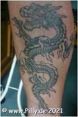 Tattoo Outlines Drache von Ed Hardy an der Wade