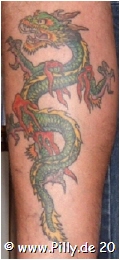 Drachen Tattoo Motiv Ed Hardy an der Wade