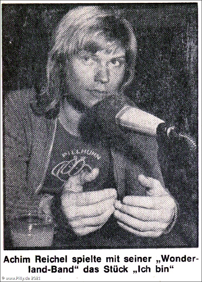 Achim Reichel mit Pillhuhn T-Shirt 12.06.1971 in der Hamburger Morgenpost